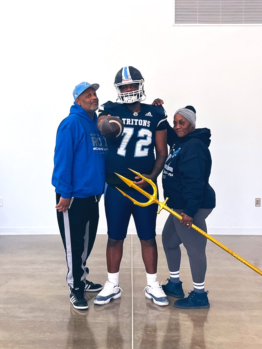 Michael A Smith ll⭐️⭐️⭐️ (@michaelsmith25w) on Twitter photo Thankful for <a href="/coachJClegg/">Justice Clegg</a> and <a href="/TritonNation/">Iowa Central Football</a> for bringing me out for an official visit, and showing me and my family the best hospitality. Had a great time!!! 🔱🔵⚪️ Thankful for <a href="/coachJClegg/">Justice Clegg</a> and <a href="/TritonNation/">Iowa Central Football</a> for bringing me out for an official visit, and showing me and my family the best hospitality. Had a great time!!! 🔱🔵⚪️