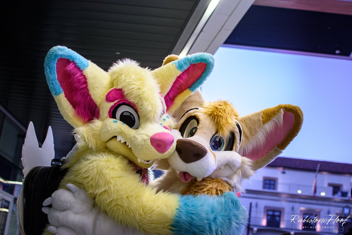 Eastea (@launchpadfurry) on Twitter photo Happy #FursuitFriday !!
Got to meet this lovely cheesy fen at FC the other weekend! Was super happy to finally be able to meet them ^ ^
🦊: <a href="/qque/">Queso ☀️ 🧀 🦊</a>
📸: <a href="/aleksiswoof/">🇳🇱 Aleksis 🔜 Defqon.1 🇳🇱</a>
🪡: <a href="/MoreFurLess/">More Fur Less</a> Happy #FursuitFriday !!
Got to meet this lovely cheesy fen at FC the other weekend! Was super happy to finally be able to meet them ^ ^
🦊: <a href="/qque/">Queso ☀️ 🧀 🦊</a>
📸: <a href="/aleksiswoof/">🇳🇱 Aleksis 🔜 Defqon.1 🇳🇱</a>
🪡: <a href="/MoreFurLess/">More Fur Less</a>