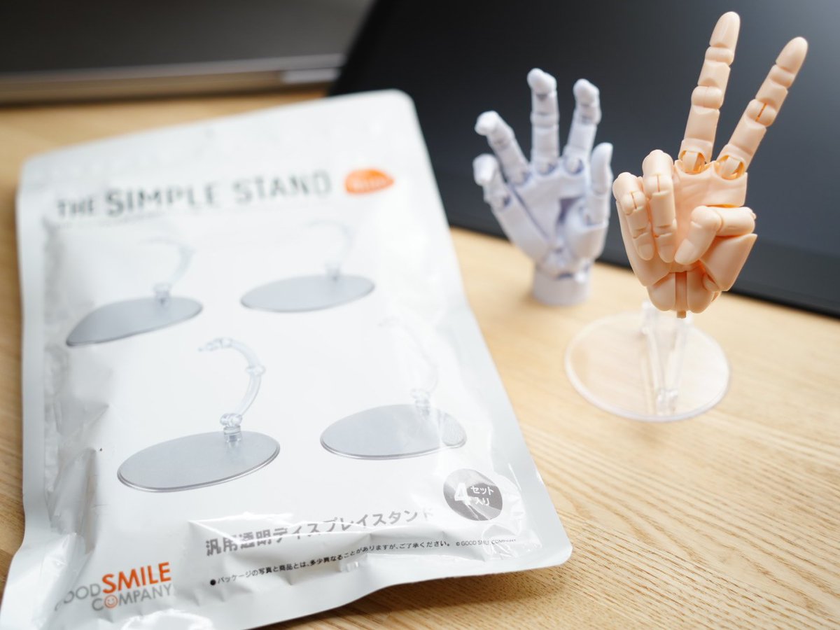 luarnoux's tweet photo. ハンドモデルのスタンドはスッキリさでグッスマの汎用透明スタンドがオススメ。余った分は美プラを買って楽しもう！ https://t.co/uy9IyyMIOe
