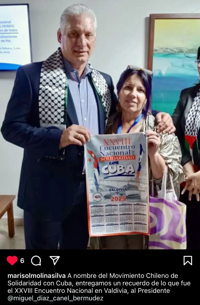 Movimiento Chileno Solidaridad con Cuba.
Entrega un recuerdo al presidente de Cuba <a href="/DiazCanelB/">Miguel Díaz-Canel Bermúdez</a> 
#CubaNoEstáSola 🇨🇺🇨🇱