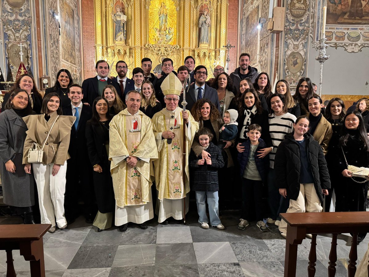 ArzobispoSaiz's tweet photo. Celebramos la Fiesta de san Juan Bosco con la Familia Salesiana de #Utrera,  @salesianutrera en el Colegio Nuestra Señora del Carmen.

El celo evangelizador de don Bosco, su alegría y esperanza, su sencillez y humildad, nos inspiran especialmente en nuestro tiempo; toda su vida está impregnada por el celo de la salvación de los jóvenes más necesitados. Es un hombre de Dios, profundamente espiritual y profundamente humano. Su caridad pastoral es un amor vivido en relación educativa, combinando sobre todo el amor de Dios, la paciencia y la confianza en la persona