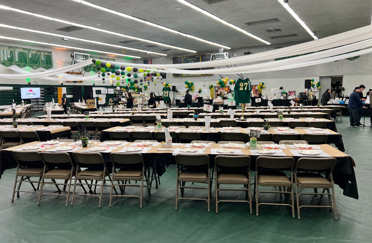 Bay Scholar Kaliya K. and her Varsity Basketball teammates served tables for @moreaucatholic’s annual Crab Feed &amp; Auction last Saturday, January 25th. Kaliya reported it was a great night with delicious food &amp; joyful company! 🦀 🎉