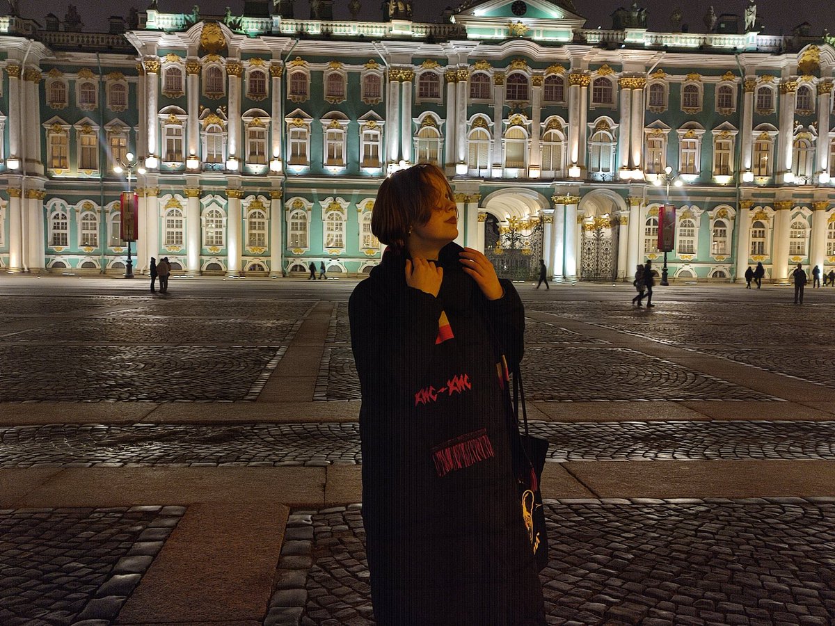 posthumous_sin's tweet photo. всем перивет) 
на самом деле столько вещей произошло за эти пол года и многие важные люди ушли. думаю это к лучшему, а я активно занимаюсь саморазвитием и становлюсь лучшей версией себя 
я ватерполистка, руководитель театрального клуба в университете, и вообще классная девчонка!! https://t.co/jROWj9r2HY