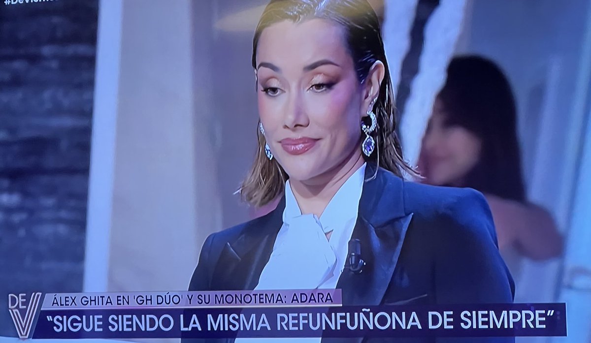 Me gusta el traje que lleva Adara esta noche en #DeViernes