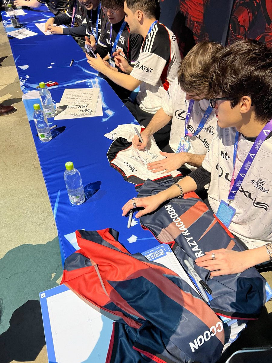 100T_Esports's tweet image. Thieves x Crazy Raccoon Giveaway 💯🦝
フォロー＆リツイートでプレゼント当選！

We'll be teaming up with @crazyraccoon406 to give away 4 signed jerseys, 2 at ALGS Sapporo, and 2 online for any fan around the world.

To enter:
Like + Repost
Follow @100T_Esports + @crazyraccoon406…