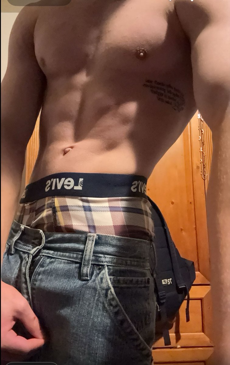 MasterCannyon's tweet photo. my alpha body needs cash more importantly look.. it DESERVES cash. #master #18yo #8teen #alpha #selling #physic #abs #muscles #submit https://t.co/8VyQ9gN898