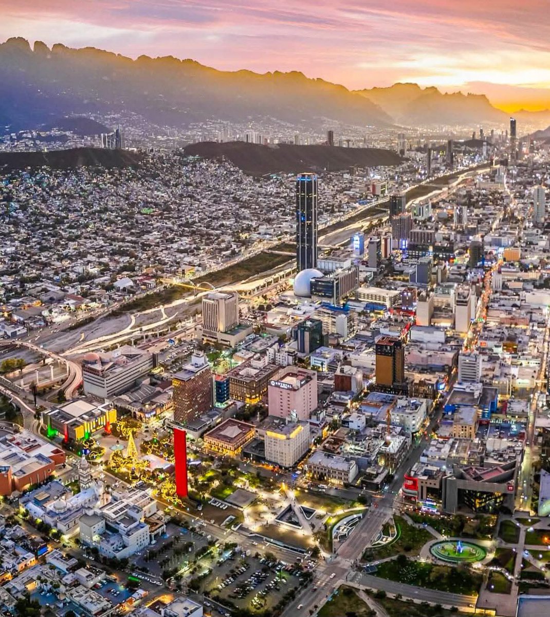 LoQuePasaEnNL's tweet photo. Así es la segunda ciudad más importante de México.

-MONTERREY https://t.co/oa8ogMrSYN