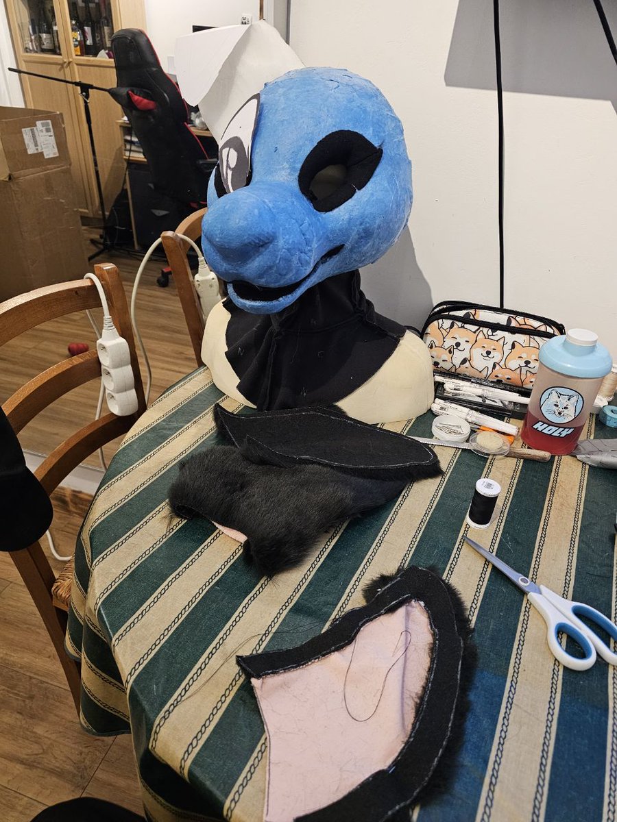 Working on the ears , floppy are so cute and fun to make 🥹

#Fursuit #fursuitmaker
