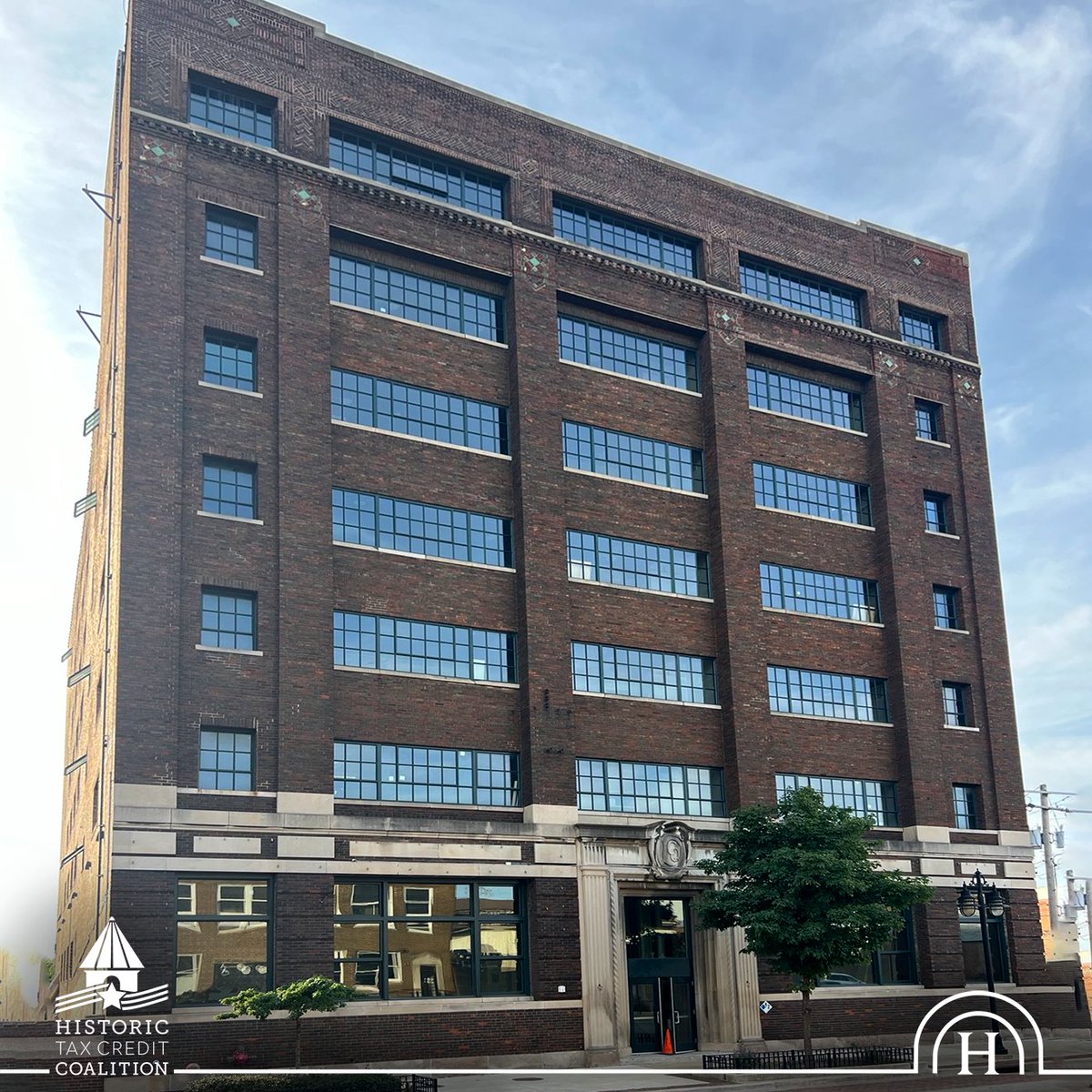heritageHTC's tweet photo. The 812 Lofts in Peoria, IL shows the power of #historictaxcredits—bringing in $32.2M &amp; 126 new housing units. Thanks to @DarinLaHoodIL for championing this key program! After 40 years, it’s time to #RehabtheHTC to support small projects &amp; fuel revitalization. @HistoricCredit https://t.co/QJzQxnSmG3