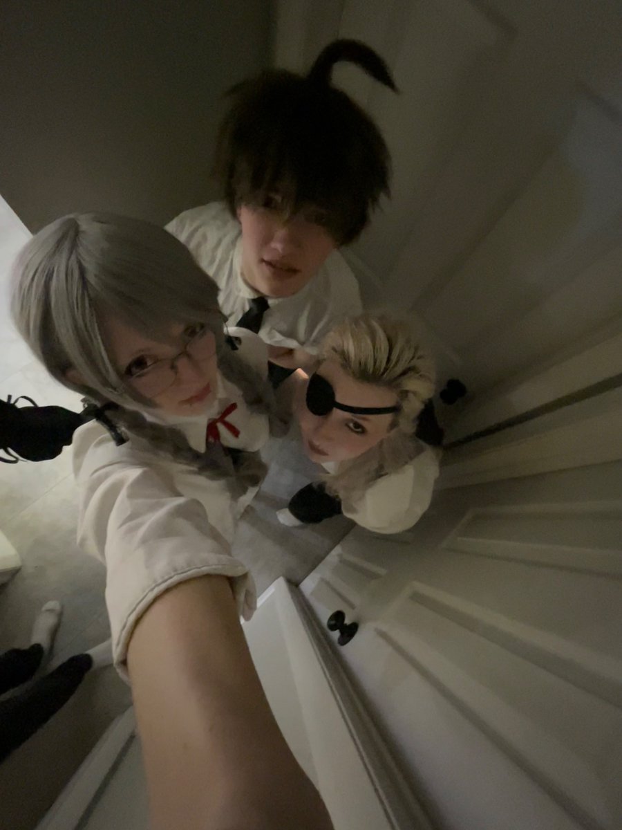 ghostlyvirtual's tweet image. back again to post danganronpa cosplays… again .. sigh #dr #drtwt #danganronpatwt