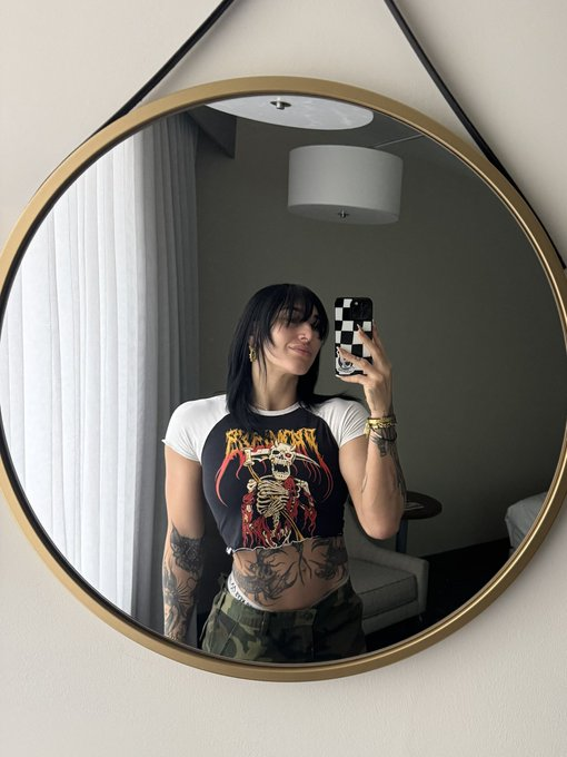 DemonOfAdelaide's tweet photo. Meet and Greet done! https://t.co/UQdasiq4us