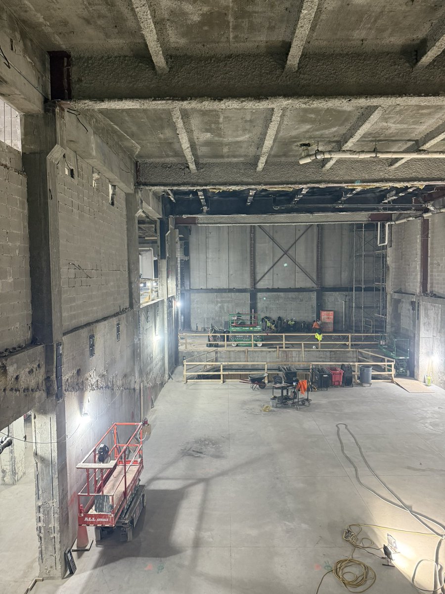 The light is HITTING just right in the new indoor 🤩 How cool is this?! Getting so close!