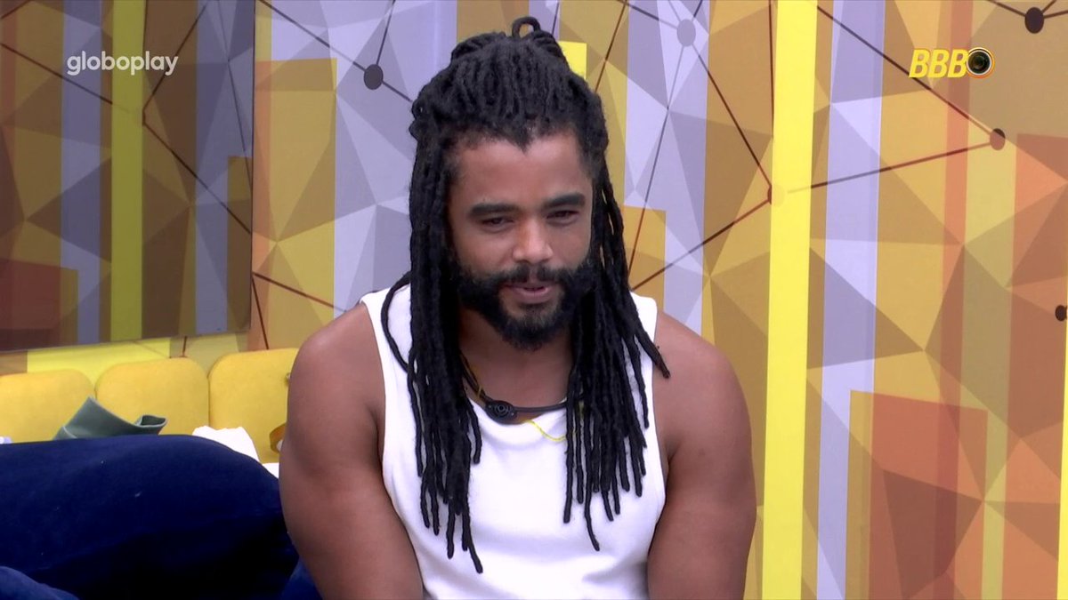 canalantenados's tweet photo. Diogo diz que foi desejar coisas boas para Camilla após a Prova do Líder e uma energia ruim se instaurou devido à reação da sister.

Diogo: "Eu fui falar e nossa, rolou uma energia de como eu tava sendo sincero tipo 'tá, tá'. Uma coisa muito esquisita. Eu saí do quarto me sentindo meio estranho. Fiquei ali na cozinha falando, mas com um sentimento estranho."

João Gabriel: "Meio fazendo pouco caso?!" #BBB25