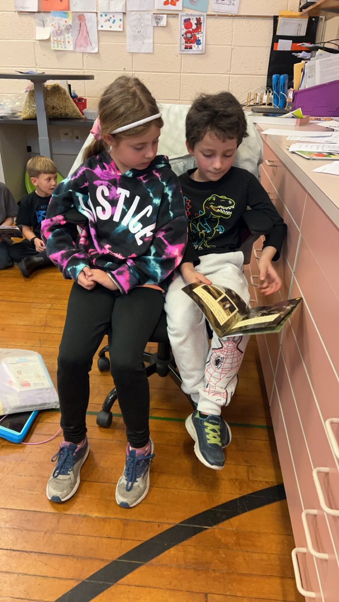 Kate Neigebauer CES tweet media