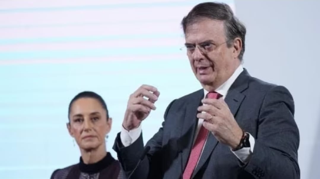 #Nacional || Ebrard suspende participación en plenaria de Morena

El secretario de Economía, #MarceloEbrard, abandonó la reunión plenaria de #Morena en #CamaraDeDiputados que se realizaba este viernes luego de que la #CasaBlanca confirmara que a partir de mañana 1 de febrero