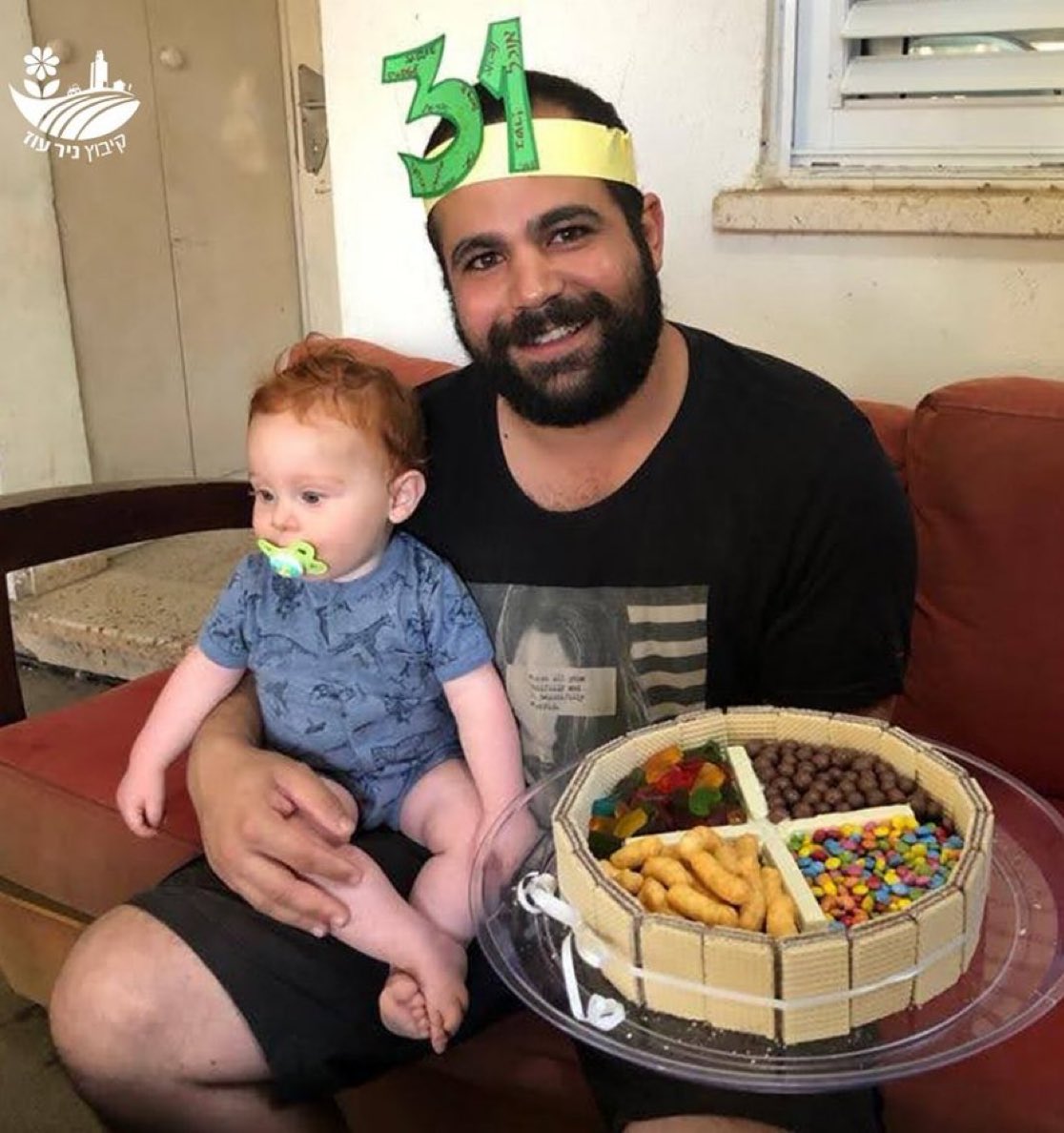 Samuel Athlan 🤟🎗️ (@samuelathlan) on Twitter photo Yarden Bibas est un père de famille qui a tenté d'empêcher le Hamas d'enlever sa famille. Il doit être libéré samedi.
Voici ce que nous savons :
🧵
(Tweet traduit en français et augmenté à partir du travail de <a href="/michaeldickson/">Michael Dickson</a> - thanks a lot) Yarden Bibas est un père de famille qui a tenté d'empêcher le Hamas d'enlever sa famille. Il doit être libéré samedi.
Voici ce que nous savons :
🧵
(Tweet traduit en français et augmenté à partir du travail de <a href="/michaeldickson/">Michael Dickson</a> - thanks a lot)