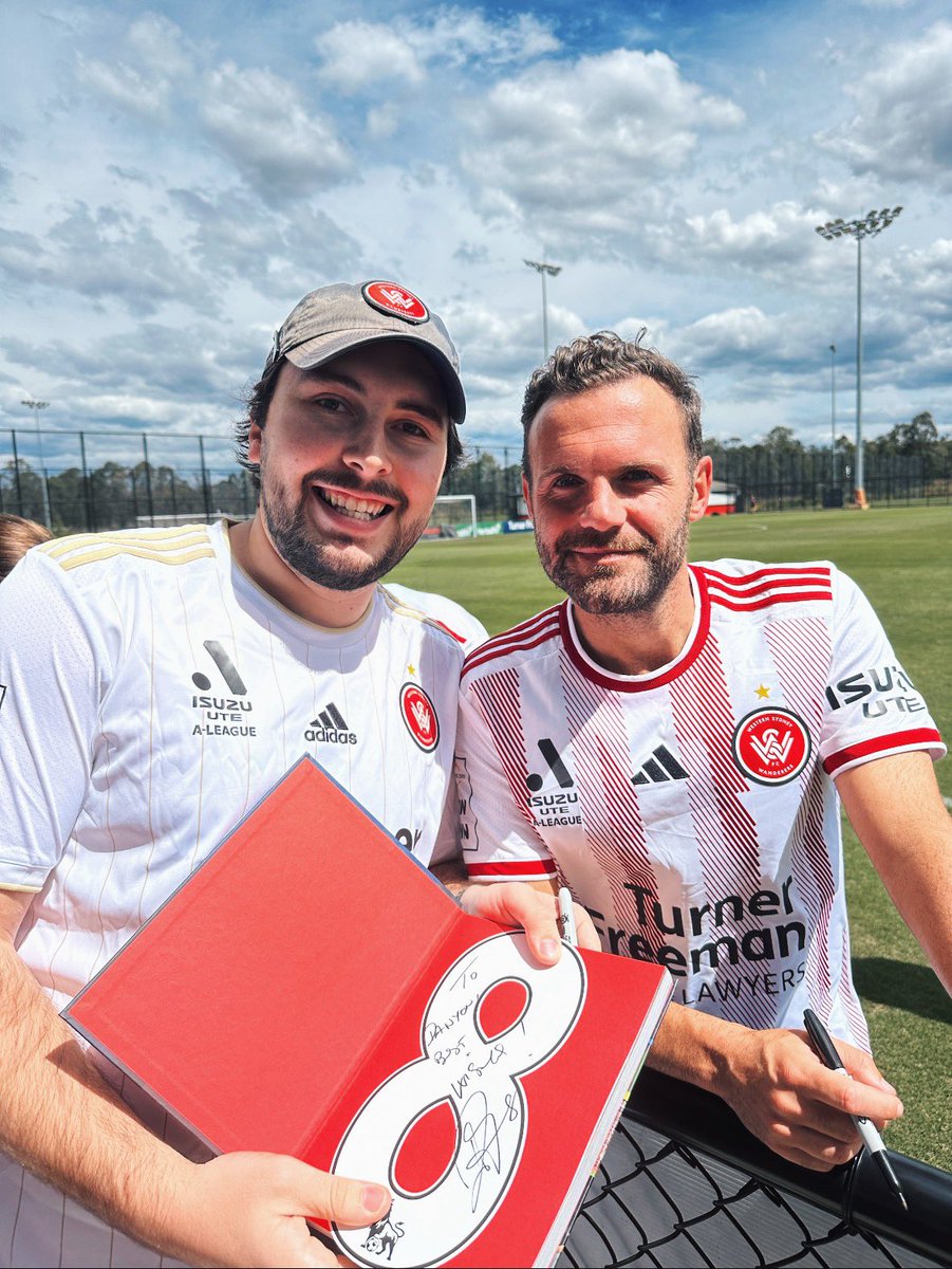 dhoss19's tweet photo. Been surreal experience as a Man United fan watching @juanmata8 kit up with my local team @wswanderersfc - hopefully a successful finals campaign coming!

Thank you @AusKitNerd for sorting me out with the printing once again! https://t.co/ARkWD236Ri