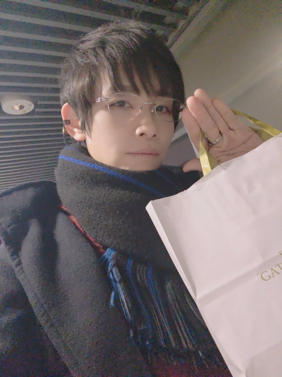IbukiWC1013's tweet photo. おはようございます☀️
今日から『２月👹』ですね。
節分、バレンタイン💙…２月ってイベント多いな！！
今年の恵方巻きは『西南西』ですよ✨
あと、今年の節分は『2月2日』なので間違えないように！
今日ものんびり頑張ろう🍵
#おはようございます
#節分
#恵方巻き
#男装
#ジェンダーレス https://t.co/Qrxkp07txL