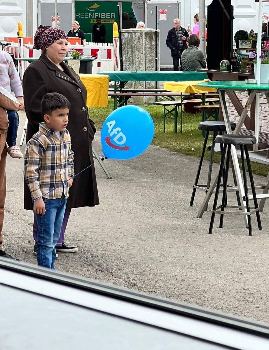 herr knax tweet media