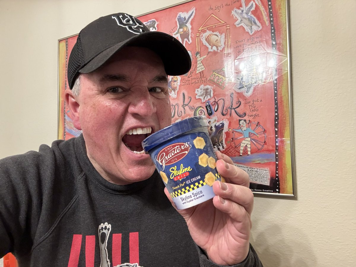 cincygreghoodin's tweet photo. Can’t quite dive into it yet , but I’ll get my @Skyline_Chili @graeters scoop on soon enough . Maybe as my #superbowlsundae on #superbowlsunday #ThanksABunch @AuntKim328 for hooking me uo with a pint ! #eatcincy #cincyeatd #dinelocal I can’t wait to taste this #splendiferous Cincinnati combination! #cincyvibes #BearcatVibes #allforcincy #todoporcincy