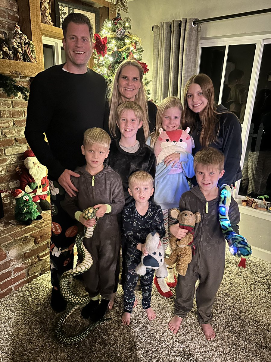 AndrewBragg5555's tweet image. I have less pieces of paper with 20’s on them, but

More priceless, eternal children of God under my stewardship and care

I lived in a trailer, and my keys go to a minivan, but

I have an undying love for my wife who is loyal to me and God

I do have a fake Rolex that a friend…