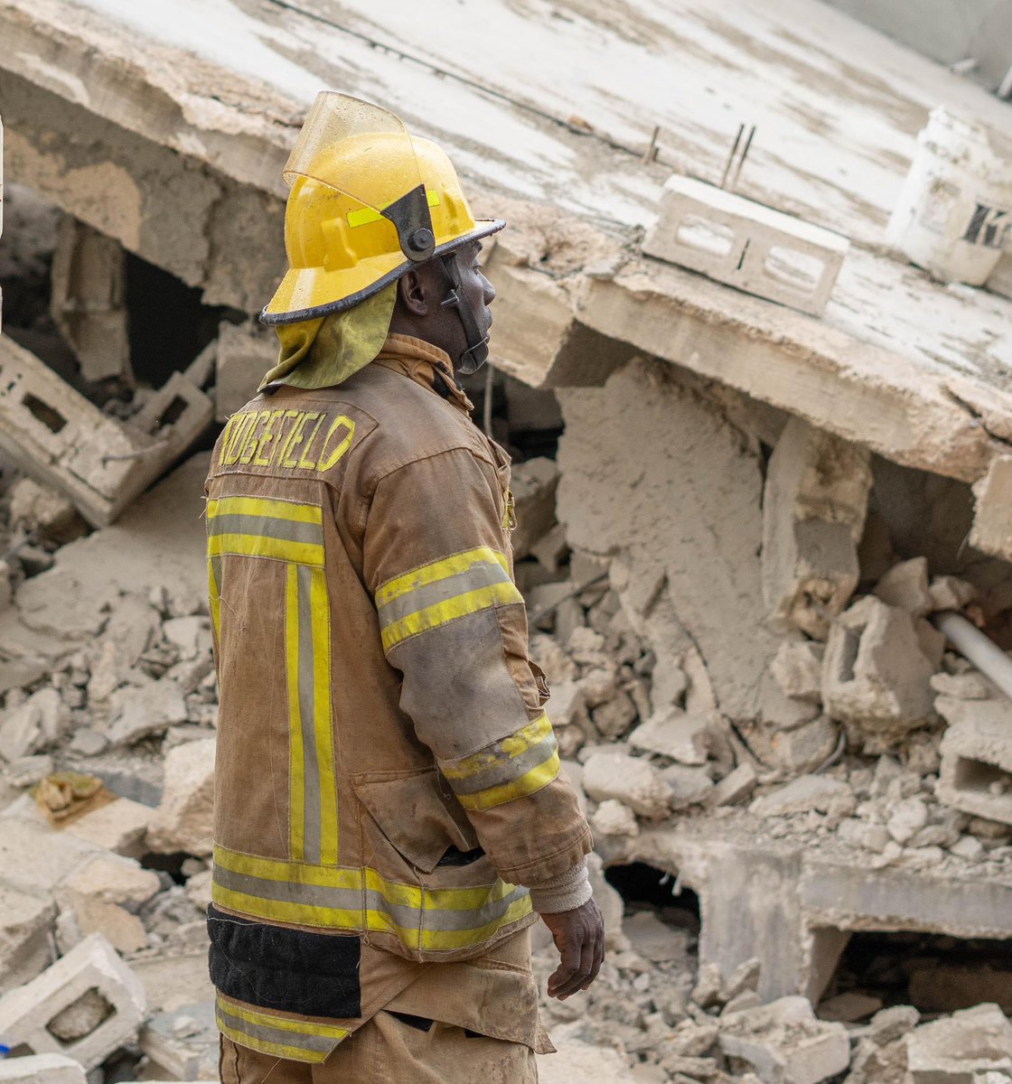 Desde la Alcaldía de La Romana, hemos estado brindando apoyo a los trabajos de emergencia que realizan los organismos de rescate junto a nuestro Cuerpo de Bomberos, debido al derrumbe de una construcción en el sector de Villa Nazareth.

Agradecemos a toda la comunidad de rescate