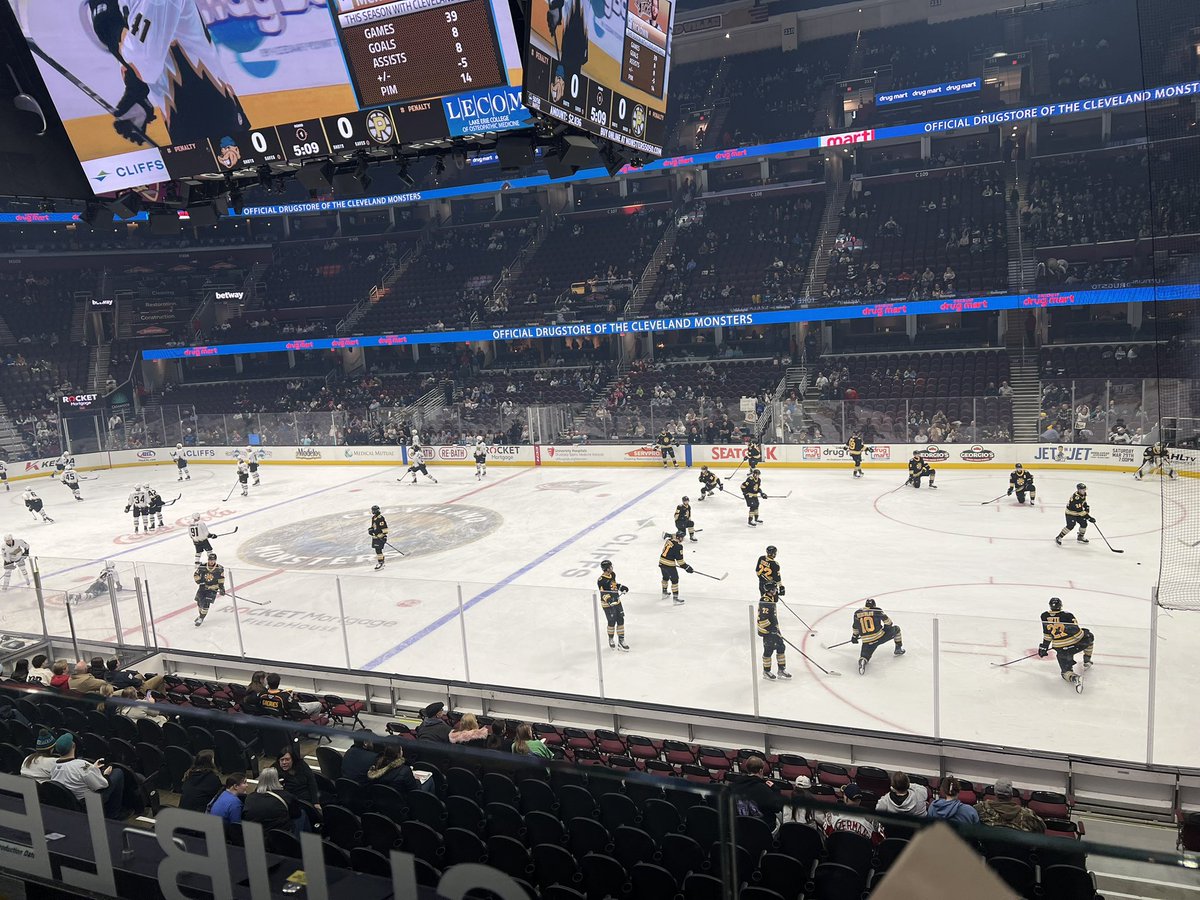 ChuckGobrowns's tweet photo. The Cleveland Monsters are throwing it back to the Lumberjacks tonight!!  #jacksareback https://t.co/9jiBy6SpIQ