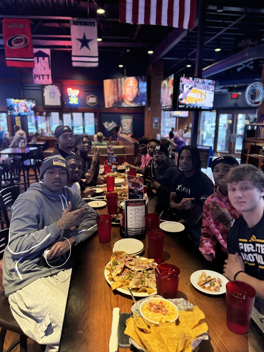 Good Food &amp; Fellowship With The Guys‼️#GoPirates 🏴‍☠️☠️🤞🏾