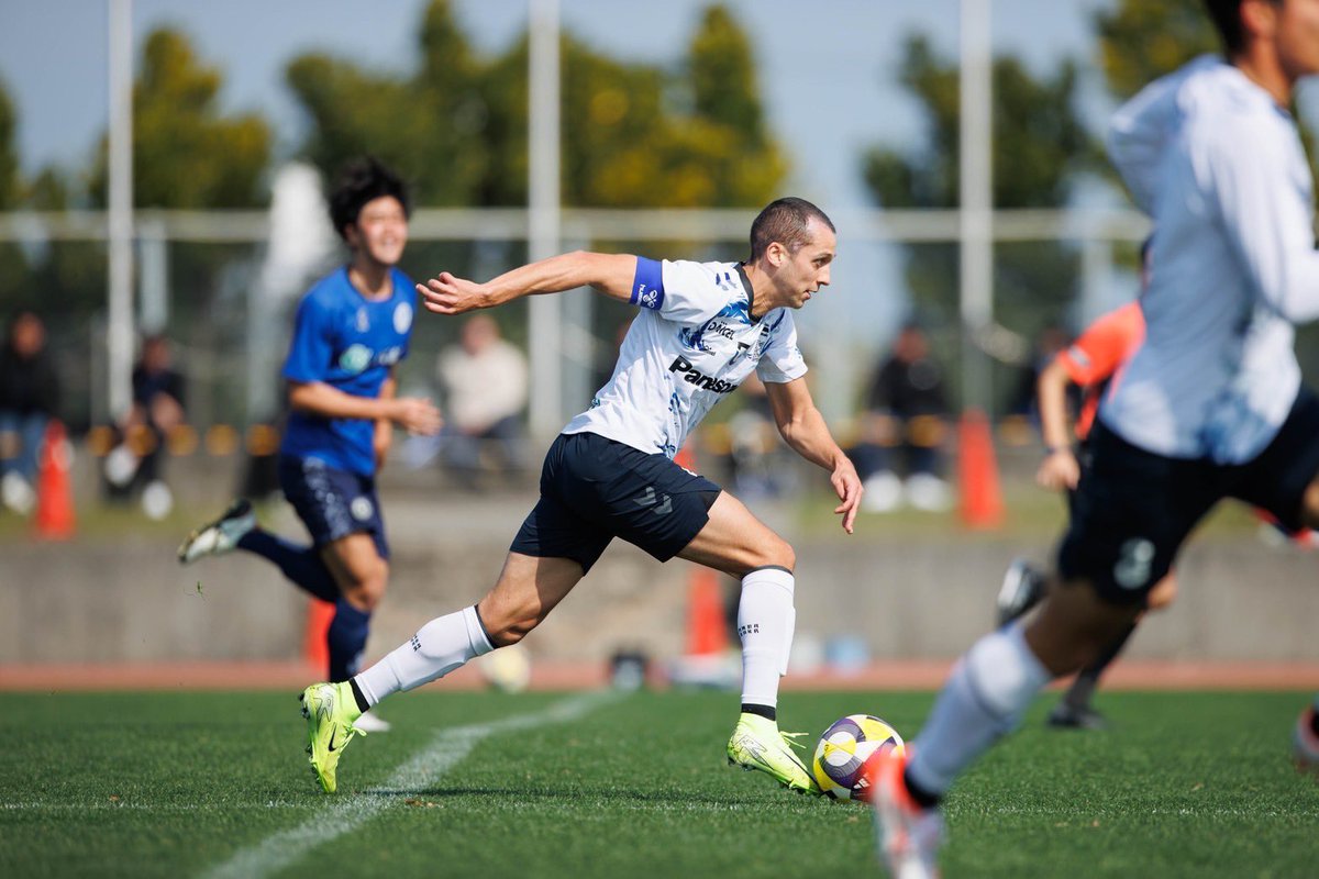 GAMBA_OFFICIAL's tweet image. ━━━━━━━━━━━━━━━━━━
𝟮𝟬𝟮𝟱 𝗦𝗘𝗔𝗦𝗢𝗡 𝗖𝗔𝗣𝗧𝗔𝗜𝗡 &amp;amp; 𝗩𝗜𝗖𝗘 𝗖𝗔𝗣𝗧𝗔𝗜𝗡
━━━━━━━━━━━━━━━━━━

2025シーズンのキャプテンが #宇佐美貴史 選手に決定 🔵⚫️
副キャプテンは #中谷進之介 選手、#ファンアラーノ 選手、#一森純 選手🔵⚫️…