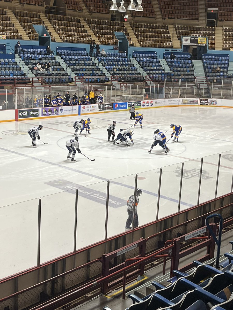 CoachMelhorn's tweet photo. ❄️RECRUITS🏒 where else can you check out a college ice hockey game at one of the most historic arenas in the country! Hersheypark Arena is filled with history, including where Wilt Chamberlain had his 100 point game! https://t.co/Ol8sCNjnaL