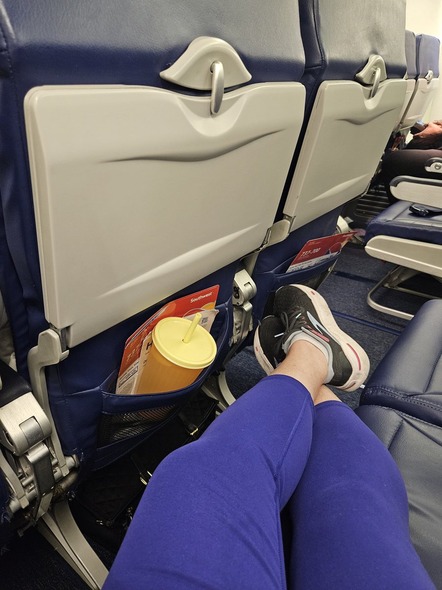 Amy_Howe_BA's tweet image. It never gets old! Another Flyday Friday with a @SouthwestAir First Class Seat! #youcantsithere #cheerjudgelife