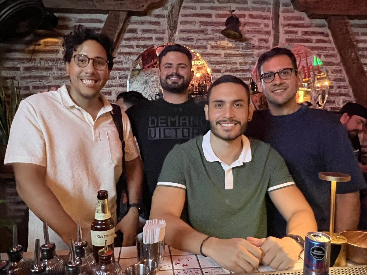 pbescamilla117's tweet image. Felices ganadores en una noche de mucho aprendizaje @StarMakerCo #Cartagena #StellarBlockchain @JmiloTV @camilosaladen