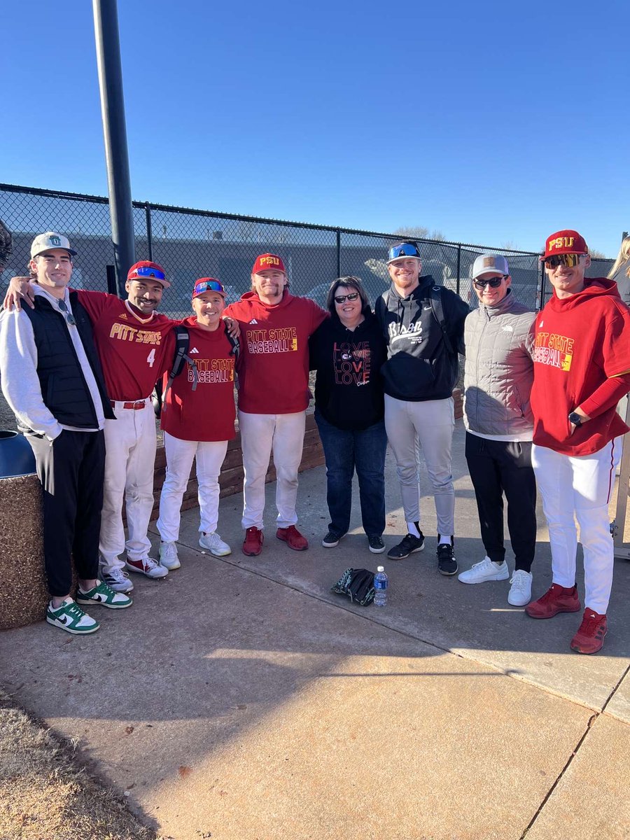 A lot of wins and triangles in this pic.    Special people.   Special players.   Program changers.