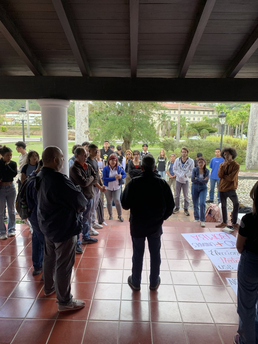 El pasado miércoles 29 de enero estuvimos a las afueras de la casa rectoral para exigir respuestas sobre la problemática actual del servicio de transporte. A pesar de la solicitud por parte del Rep. Estudiantil ante el Consejo Directivo para que las autoridades interinas dieran