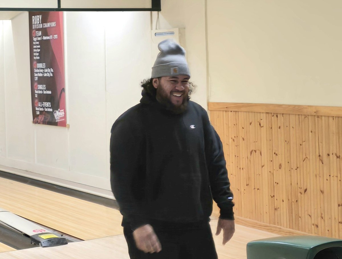 Parkstead_City's tweet image. We celebrated #NationalFunAtWorkDay and what fun we had! Pizza lunch followed by a friendly bowling competition 🎳.
#TeamParkstead 
#EmployeeFun 
#TeamBuilding 
#ParksteadLiving 
#AlwaysUnited