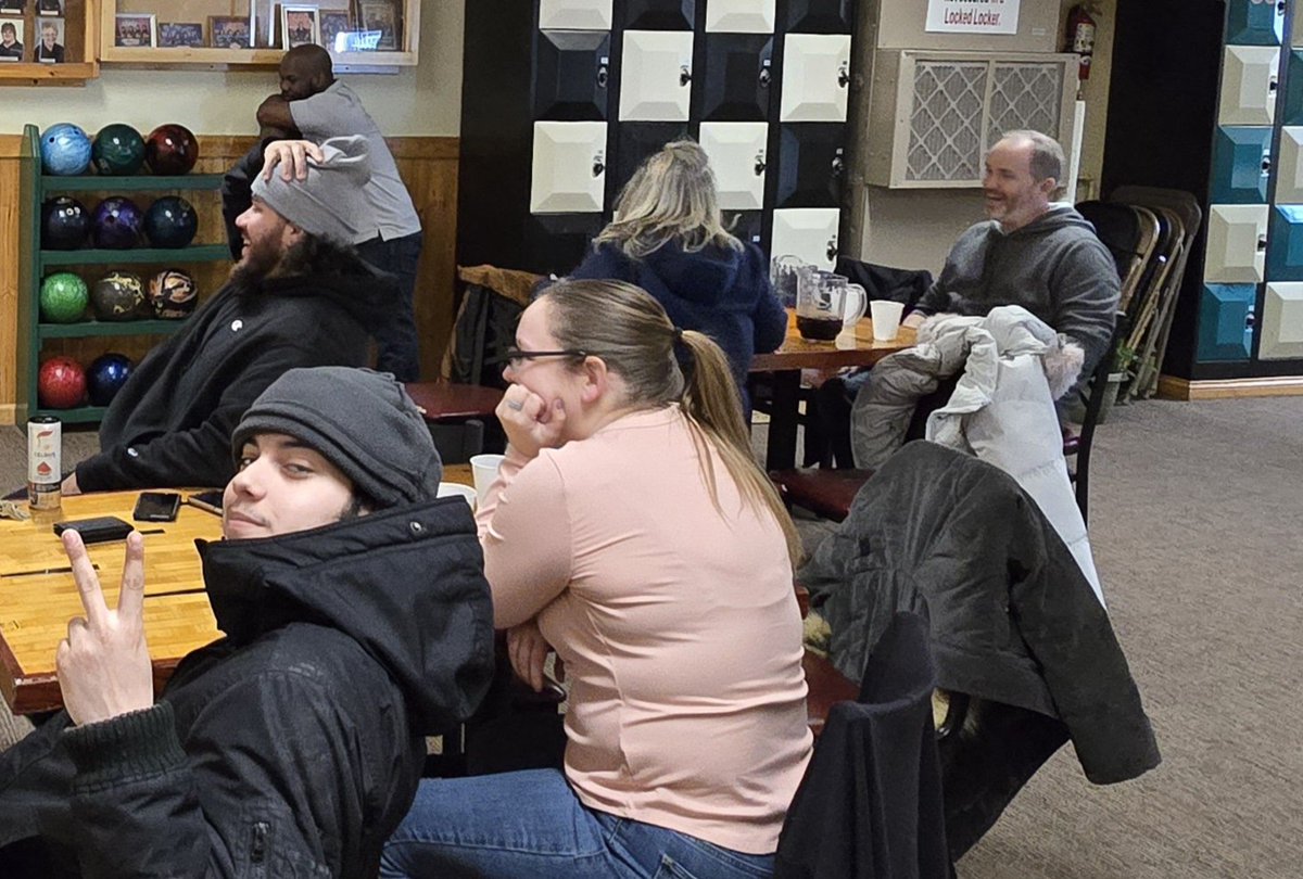 Parkstead_City's tweet image. We celebrated #NationalFunAtWorkDay and what fun we had! Pizza lunch followed by a friendly bowling competition 🎳.
#TeamParkstead 
#EmployeeFun 
#TeamBuilding 
#ParksteadLiving 
#AlwaysUnited
