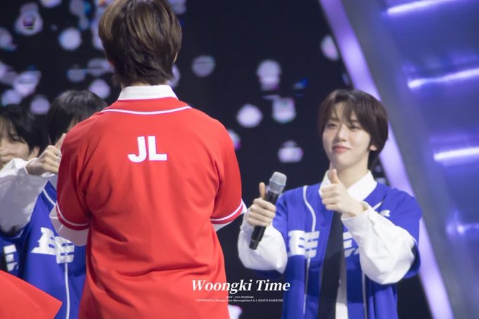 JLthee's tweet photo. Woongki giving thumbs up to JL❤️

#AHOF #JL #CHA_WOONGKI @AHOF_official https://t.co/McX5EUMhjq