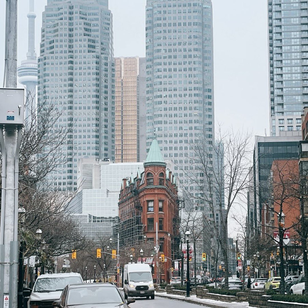 Happy #flatiron Friday #oldtowntoronto!