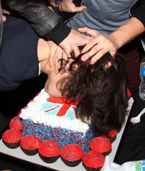 palomacasstrob's tweet photo. HAPPY BIRTHDAY MI REY😭❤️
QUE DIOS TE BENDIGA 
TQM❤️🍉🍒🥝 
@Harry_Styles https://t.co/Bbp4JVscUp