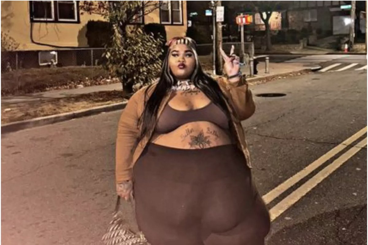 Collette_now's tweet image. Esta gorda demando al taxista porque le cancelo el viaje ya que no cabía. A la otra que le manden una grua