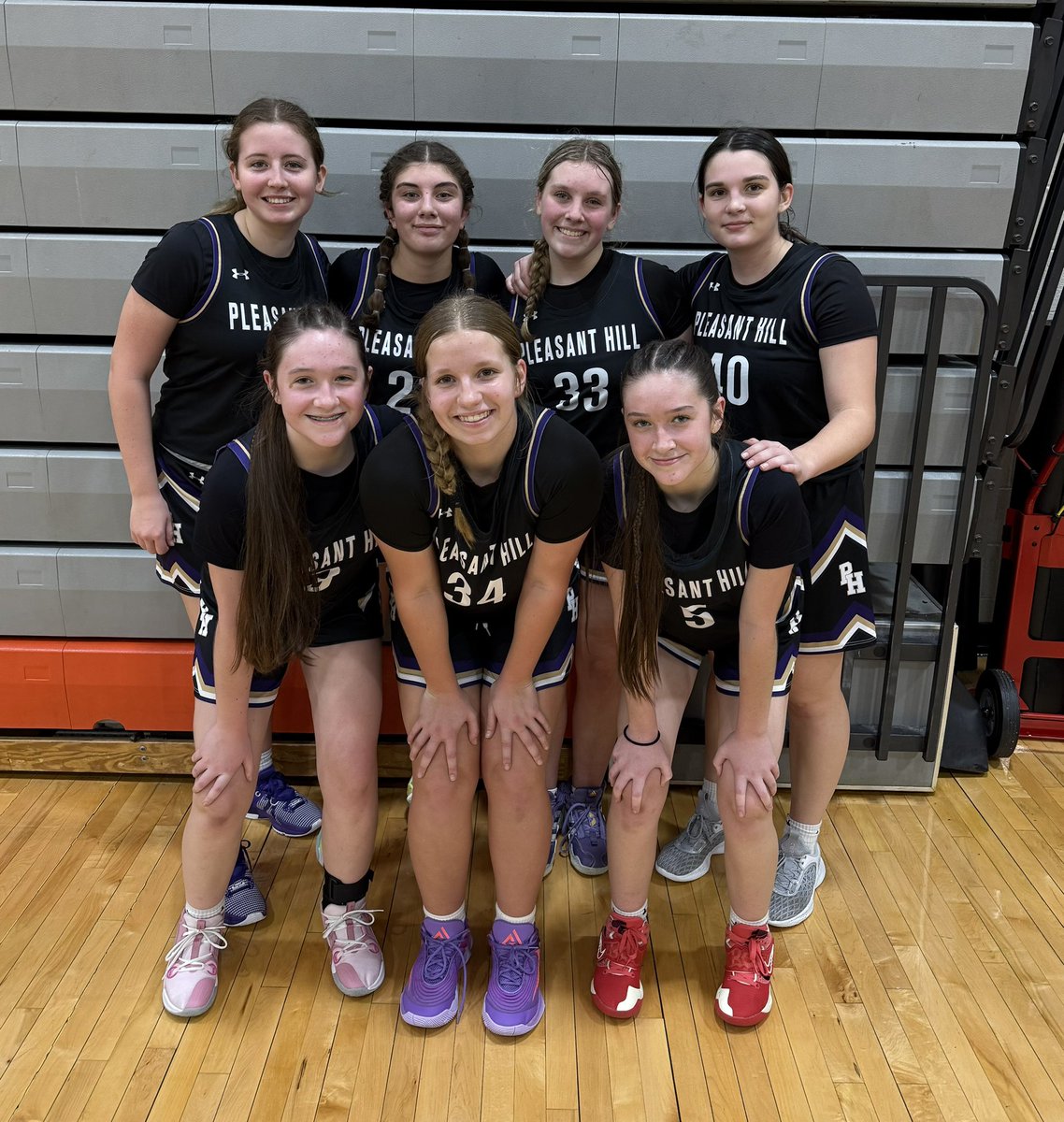 Congratulations to our C-Team Chicks on their 3rd place finish in the Shawnee Mission Classic Tournament!