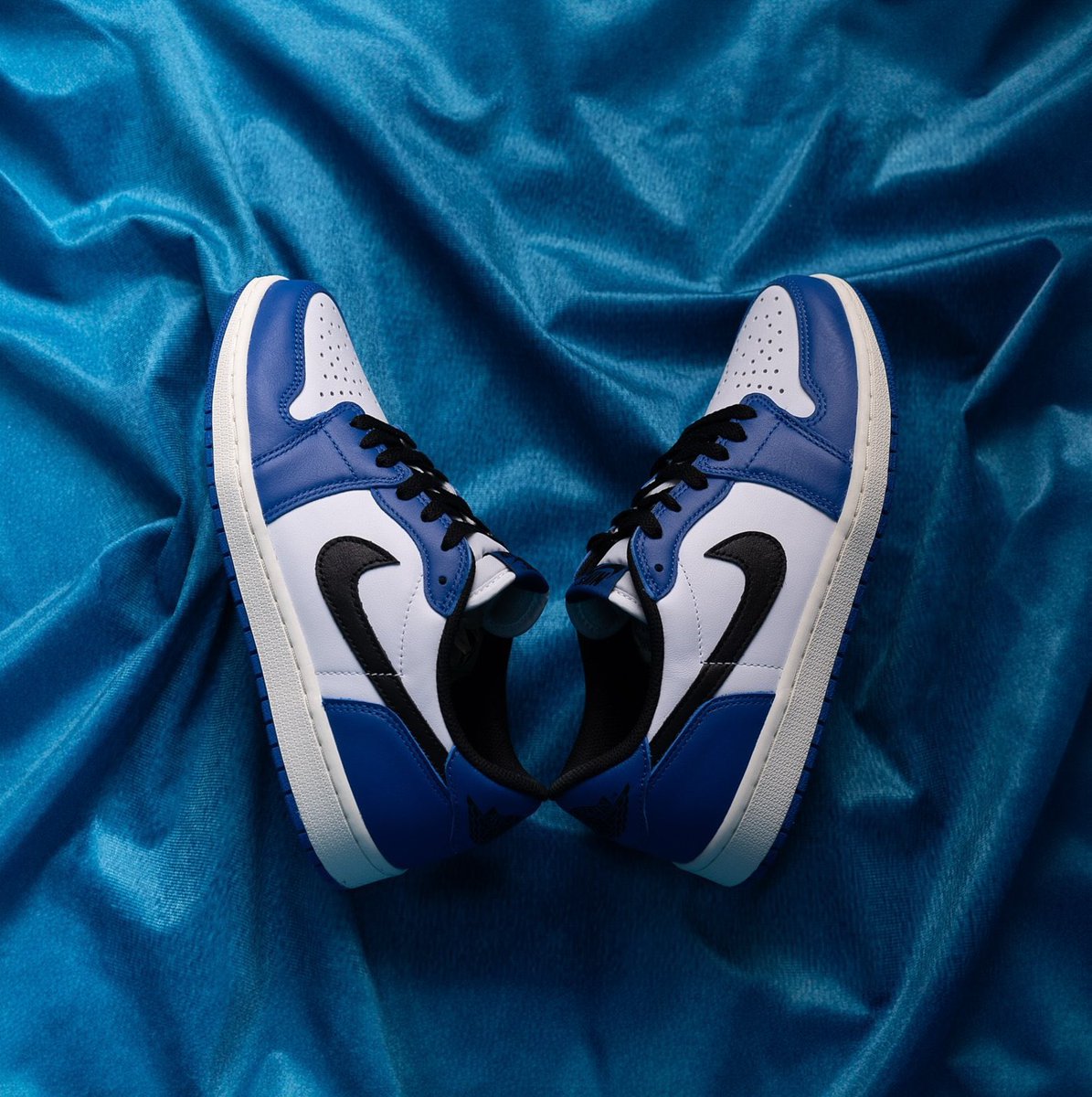 SOLELINKS's tweet image. Ad: 35% off Air Jordan 1 Low OG 'Game Royal' at $91 + FREE shipping, use code 35OFF =&amp;gt; bit.ly/4f0heGR