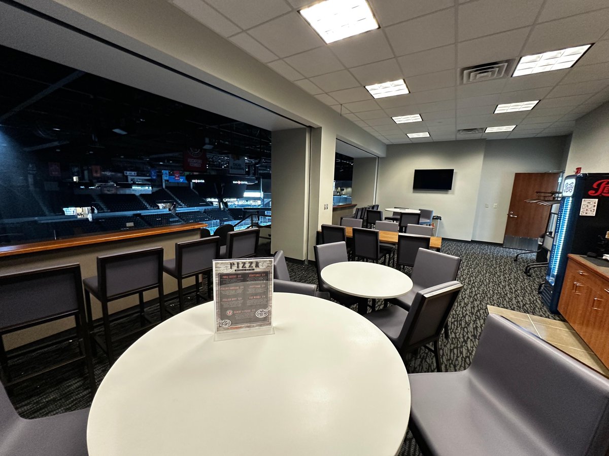 BMOCenter's tweet image. Cirque du Soleil: Crystal is a show you won&apos;t want to miss! Book one of our suites for the upcoming show at the BMO Center on February 6-9. 🤩

Call our box office at 815-968-5222 or email boxoffice@asmrockford.com

#RockfordsHomeForEntertainment #BookYourSuite #PremiumSpaces