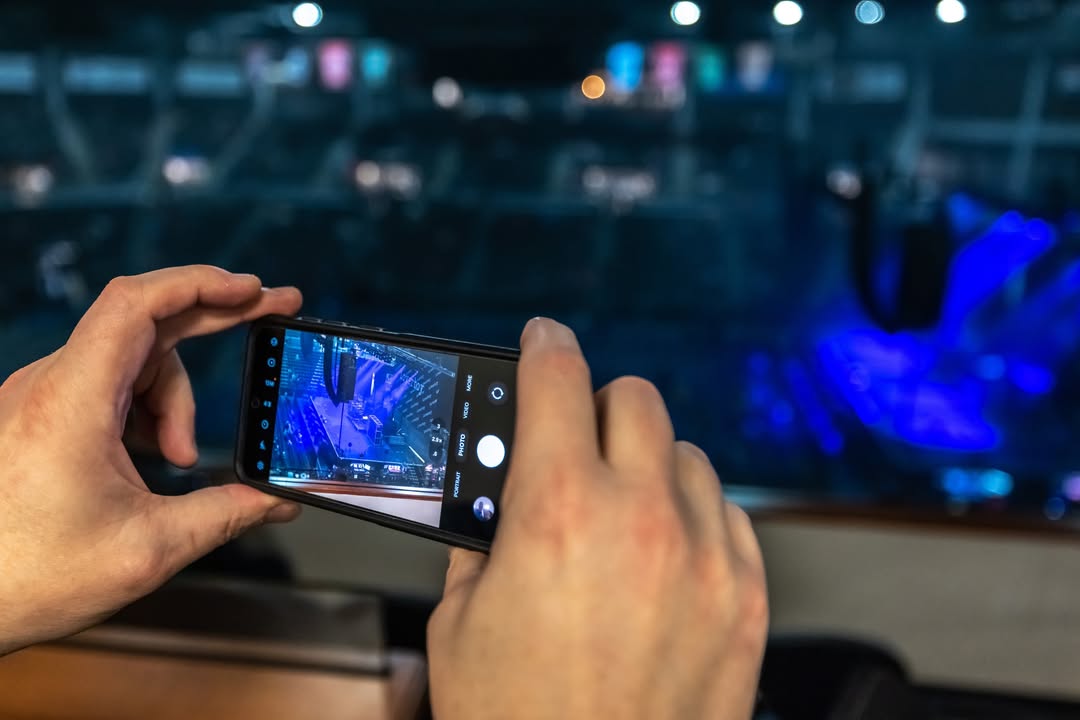 BMOCenter's tweet image. Cirque du Soleil: Crystal is a show you won&apos;t want to miss! Book one of our suites for the upcoming show at the BMO Center on February 6-9. 🤩

Call our box office at 815-968-5222 or email boxoffice@asmrockford.com

#RockfordsHomeForEntertainment #BookYourSuite #PremiumSpaces