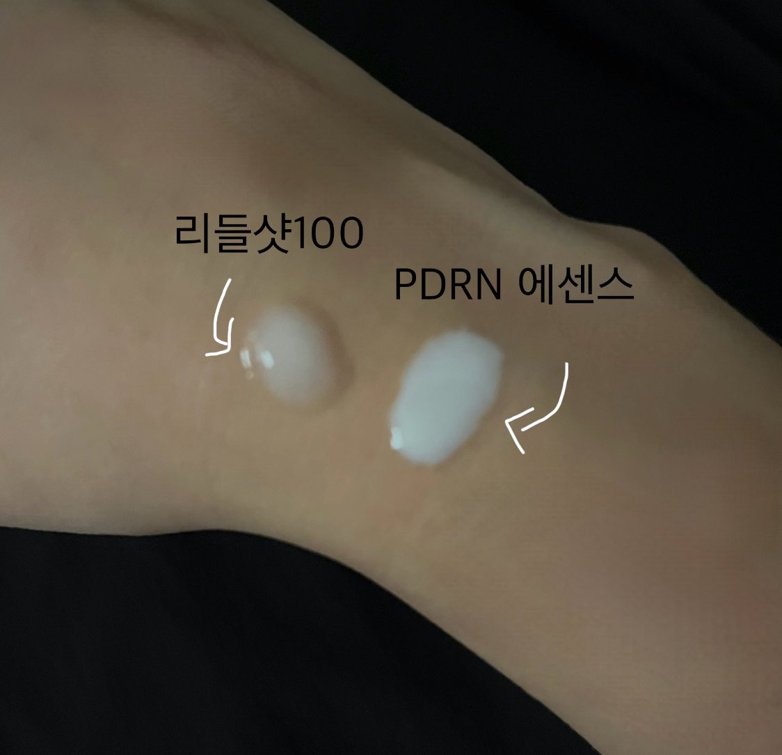 #광고 #RT이벤트
VT의 리들샷100과 PDRN 에센스를 광고합니다 ❤️
진수피부 : 피지 기름많음 대창임  
사용법 : 씻고 바로 리들샷100을 바른후 PDRN 에센스를 바르고 잡니다.. 개인적으론 블랙헤드가 옅어져 다음날 아침에 코를 보고 뿌듯해합니다 저와 비슷한 피부분들에게 추천 리들샷100이니까 rt