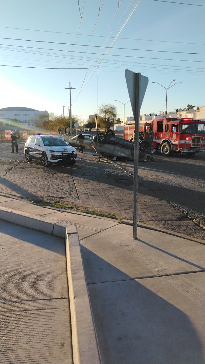 Lo comente este medio que urgía semáforo en San Bernardino y Navarrete. Por desviación del colosio se saturado vía.