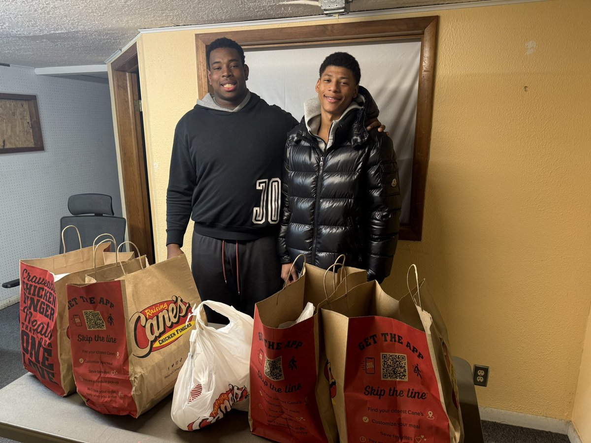 official_Grind4's tweet image. Attention, Sooner Nation!

Jeremiah Fears and I (Daniel Akinkunmi) have been supporting a homeless shelter in the heart of Norman through donations of money, food, and clothing. Many people don’t know about this place, so we’re spreading the word! We had to get them that raising…