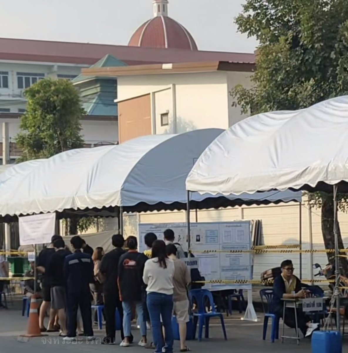 ออกไปเลือกตั้งอบจกัน
คนออกไปเยอะนะคึกคักอ่ะ
อย่าลืมไปใช้สิทธิ์เลือกตั้งอบจกันน้า