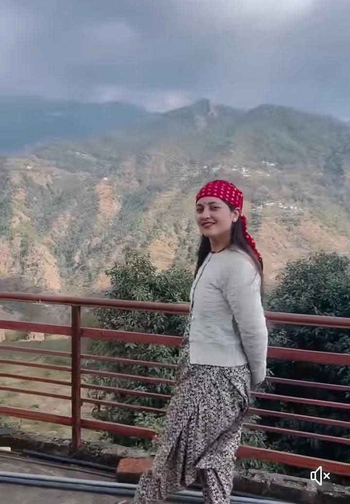 कैसी है यह पहाड़ की सुंदरता?
Good morning X mates friend's ✨ 
हम भी दरिया हैं, हमें अपना हुनर मालूम है,
जिस तरफ भी चल पड़ेंगे, रास्ता हो जाएगा।