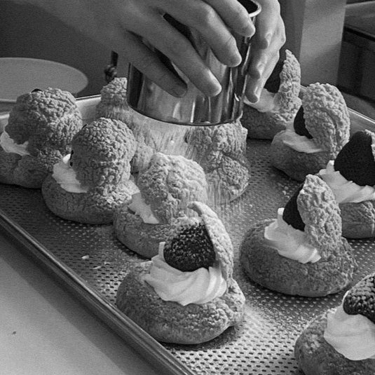 ISOLOPHILlA's tweet photo. @TamagoPost ㅤㅤ

JANITRA, 1996.
Baking is one way I show my affection to others. How about you? What grand gesture do you usually make to express your affection? (ENG/IND)

ㅤㅤ https://t.co/VZRprNFVZA